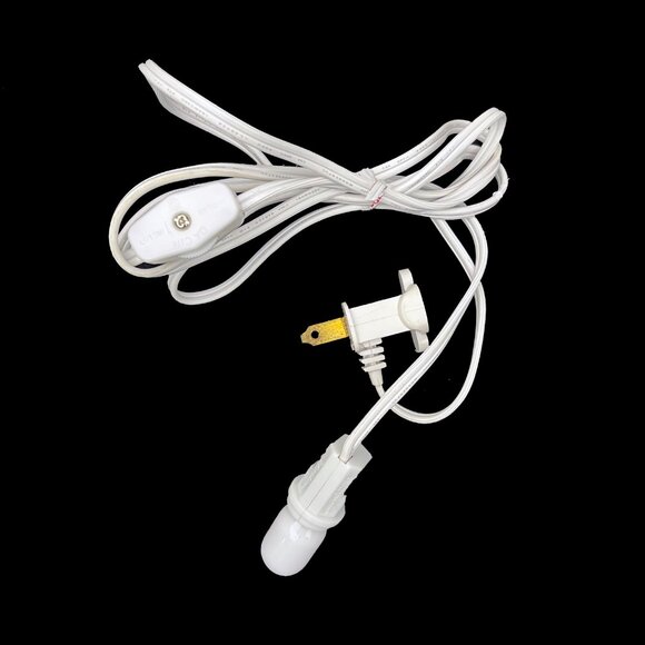 Department 56 NORTH POLE SERIES Santa's Rooming House 56386 Light Christmas - Picture 2 of 3